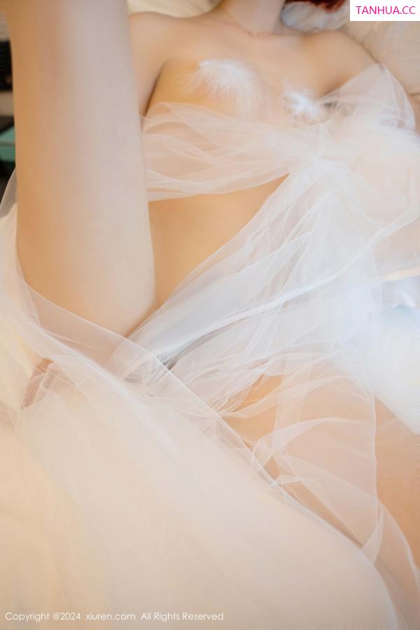   [XiuRen]高清写真图 2024.10.21 No.9318 白芷yy 性感美腿第52张图片
